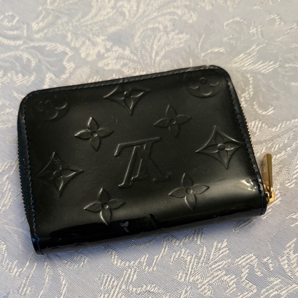 Louis Vuitton Handbags - Louis Vuitton Vernis Zip Around Wallet